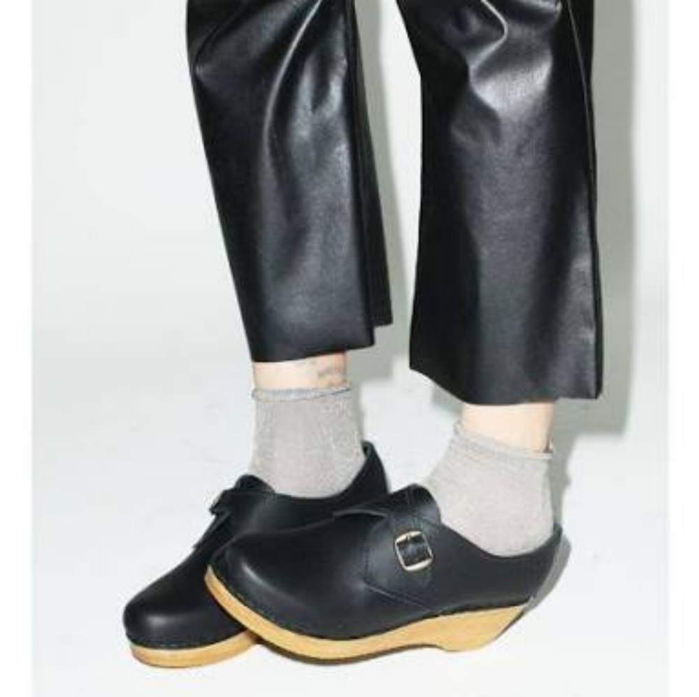 No. 6 Clog 40 Black leather mid wedge heel. gently worn. Made in USA